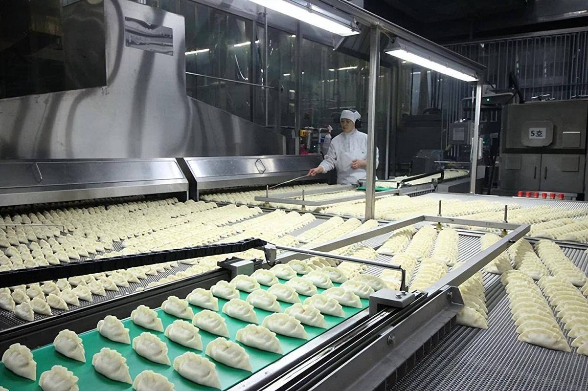 食品行业全自动水饺装盒生产线现场图