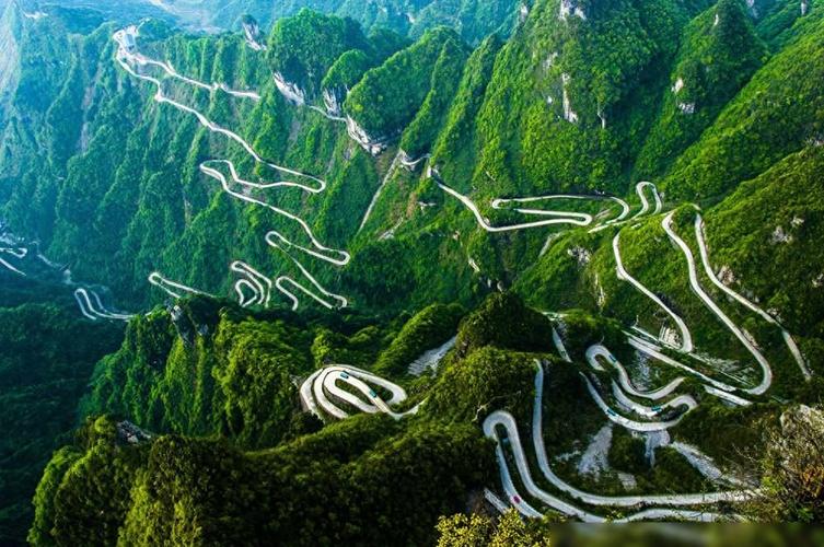 南漳出发神农架沿途荆山盘山公路夏季风光