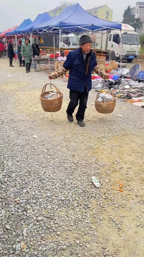贵阳街头卖糍粑的大爷