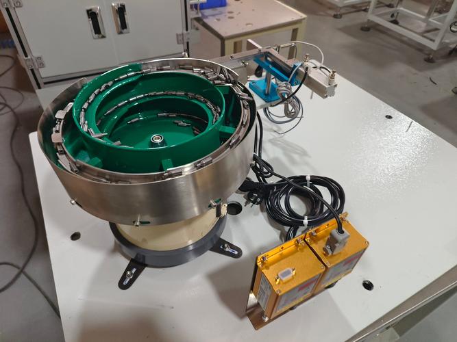 生产车间自动化产线正在工作的工业振动盘实拍