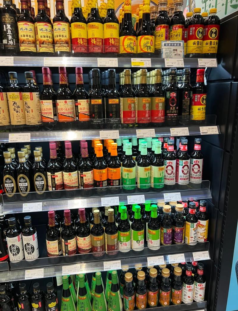 超市货架瓶装工业发酵酿造酱油实拍