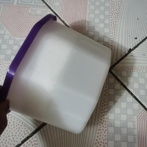 梅雨季厨房米袋内壁凝水实拍