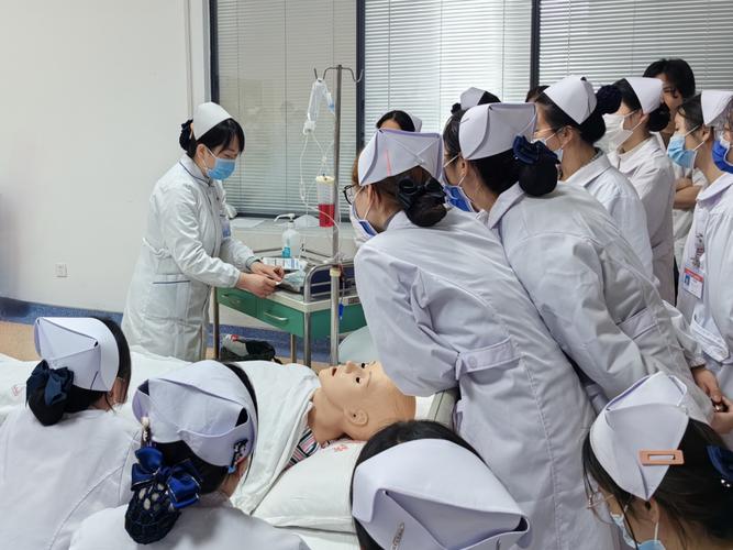 中专护理专业学生静脉注射实训课