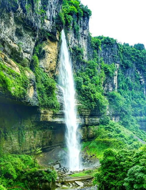 恩施大峡谷云龙地缝瀑布群景观