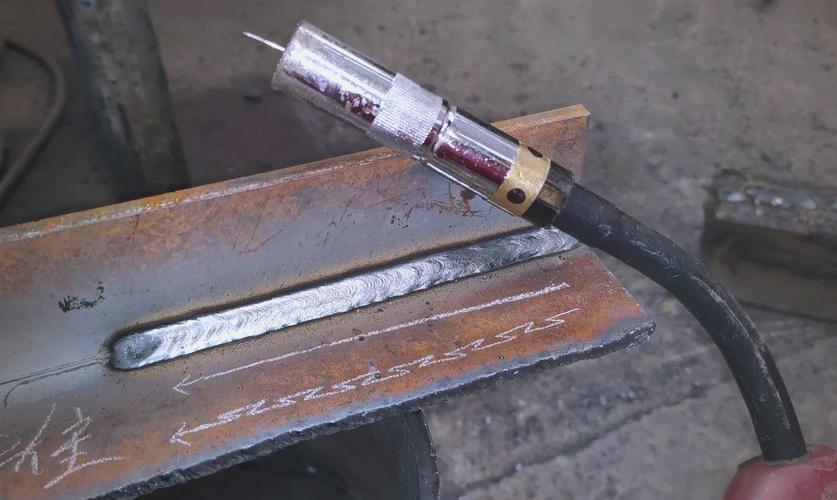 二氧化碳气体保护焊焊丝熔滴过渡高速摄影