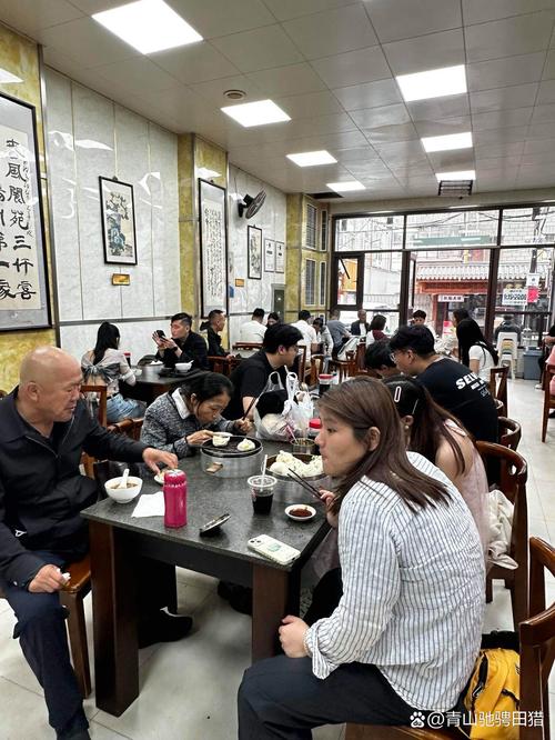 深巷里的神店,老板脾气比味道还冲