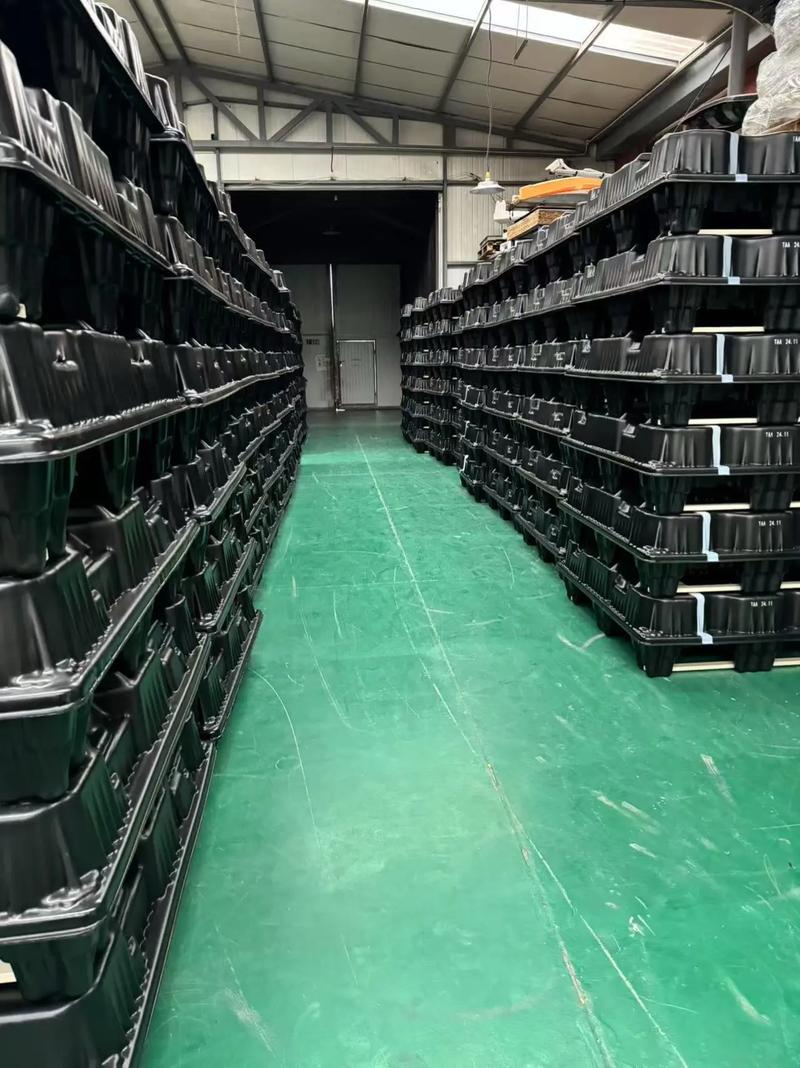 汽车零配件工厂可循环共享塑料托盘周转区