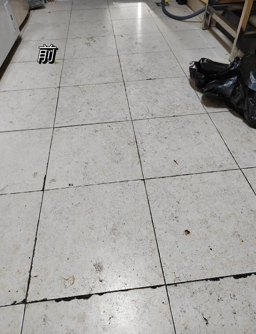 小苏打粉末摩擦厨房灶台油污清洁前后对比图