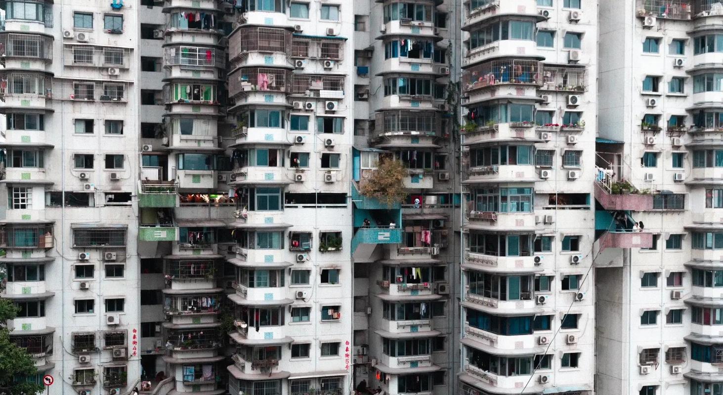 重庆老居民楼江景窗景