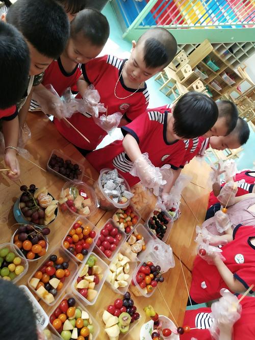 亲子家庭零食分果果排列组合游戏实拍