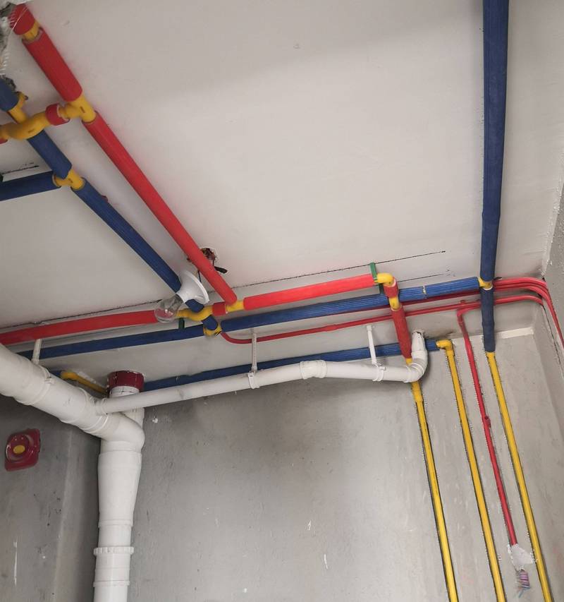 卫生间水管走顶施工照片