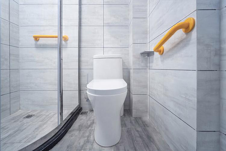 浴室防滑垫和扶手安装实景图