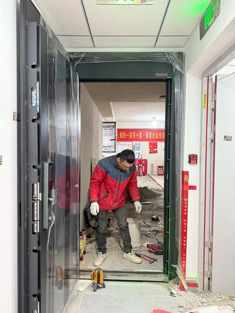 防盗门安装水平校准施工现场照片