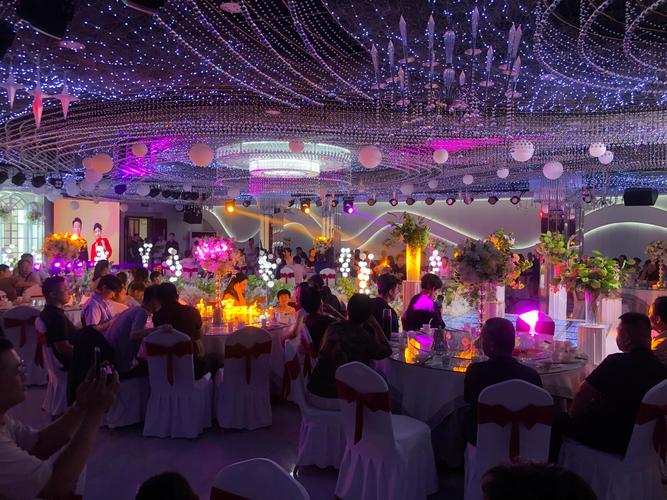 晚宴婚礼摄影师夜间拍摄现场