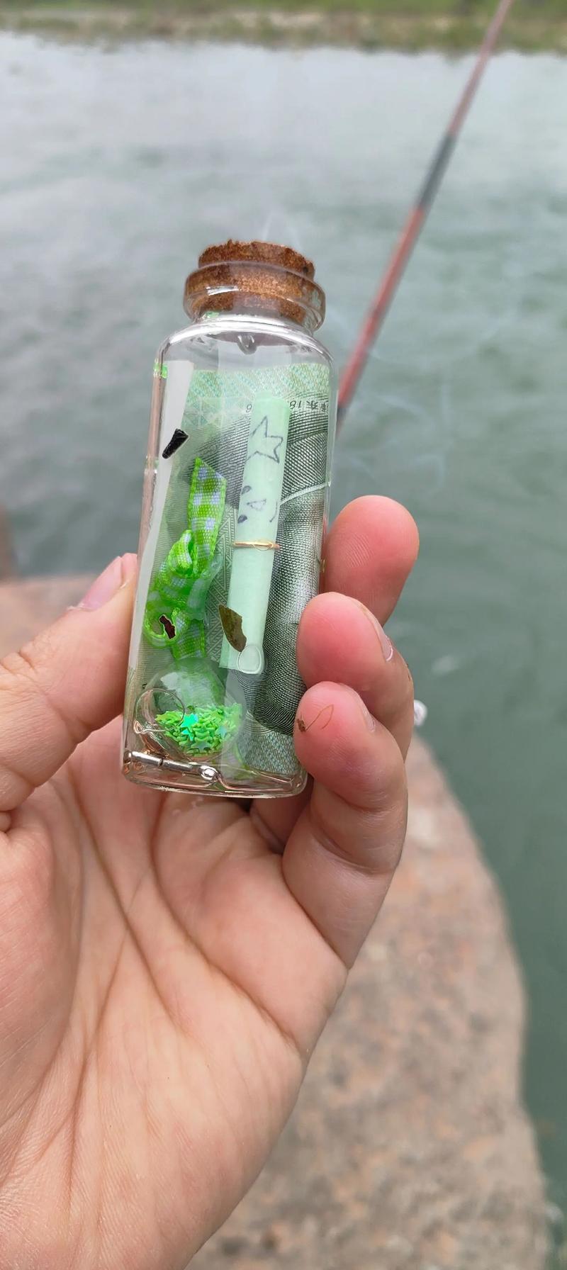 现在的漂流瓶，为何越漂越廉价？