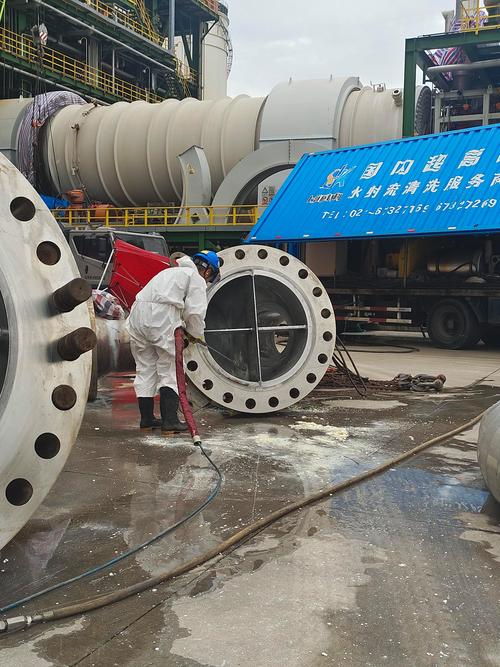 工业换热器管程结垢高压清洗作业现场