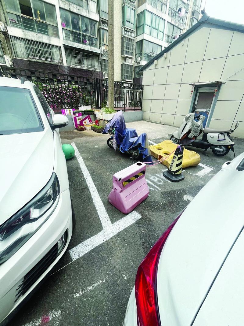 小区地下产权车位纠纷现场图