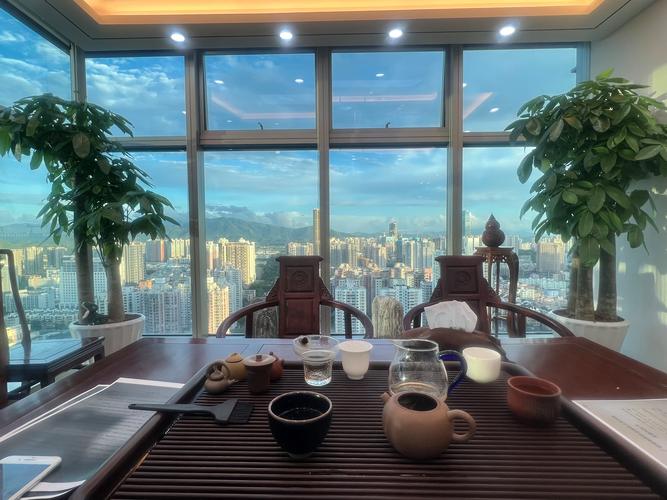 二三线城市临街律所办公室泡茶场景