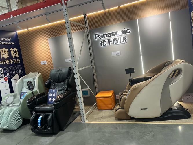 家居卖场品牌按摩椅展示区实拍