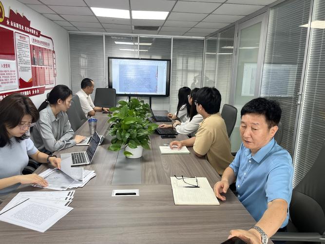 北京拆迁律所律师团队开会讨论案情