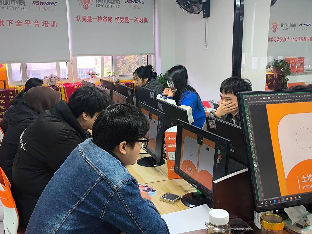高中生网店运营实操现场图