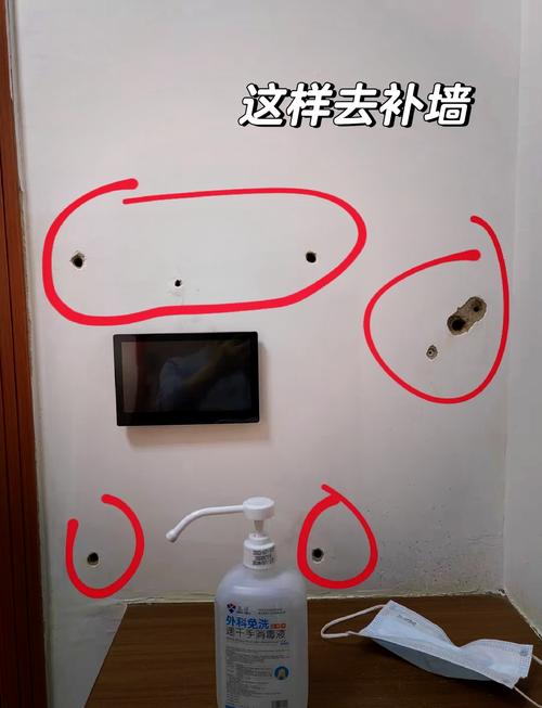 问：墙面有钉眼和坑洞，怎么补最平整？