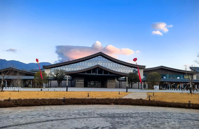 丽江玉龙雪山游客中心外部景观