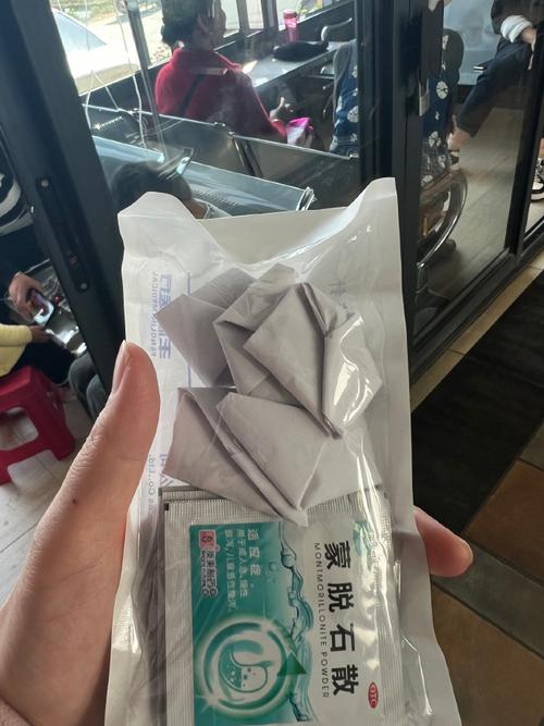 成功庆祝包的红线，别硬扛赶紧找医生