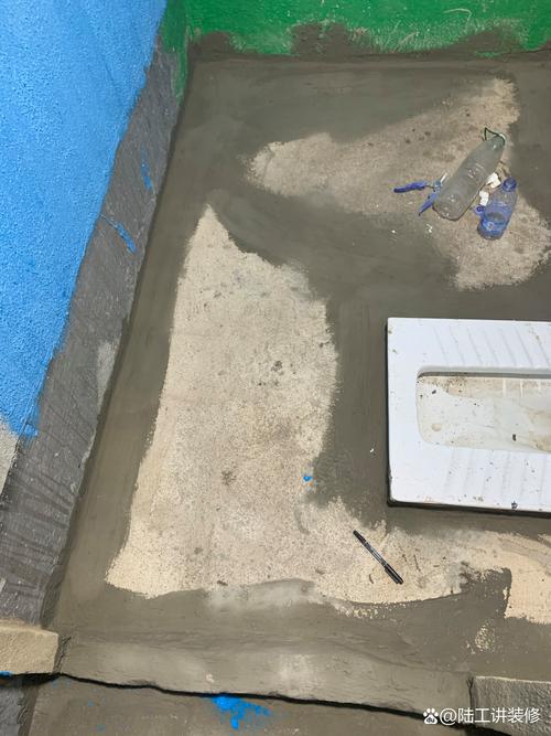 卫生间预埋挡水条施工过程 堵漏王密封