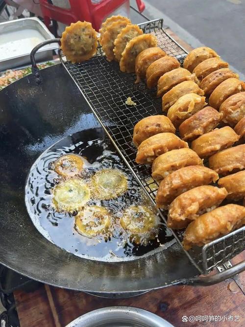 上海街头油墩子油炸过程