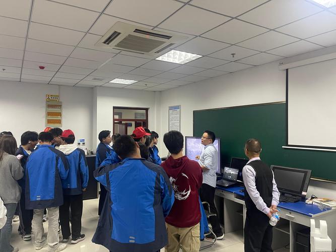 高中学生企业职业体验活动现场