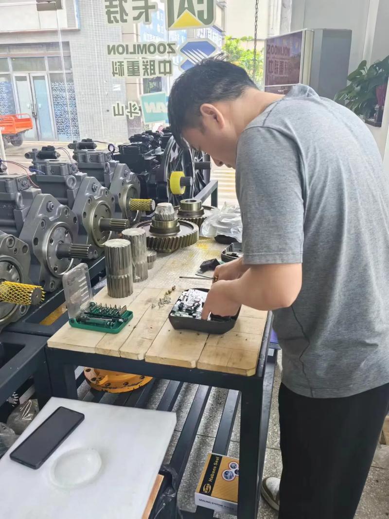 雕刻机售后服务工程师现场维修