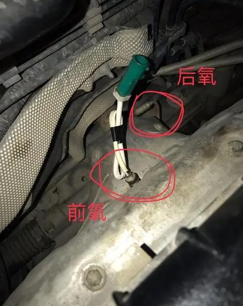 汽车排气管前后氧传感器安装位置实拍图