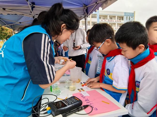 中小学生水文科普试错搭建活动现场