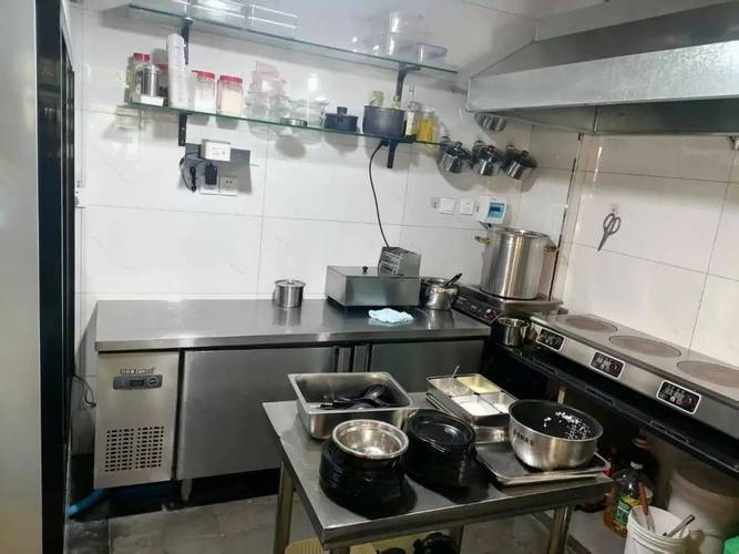 社区餐饮门店明厨操作区实景图