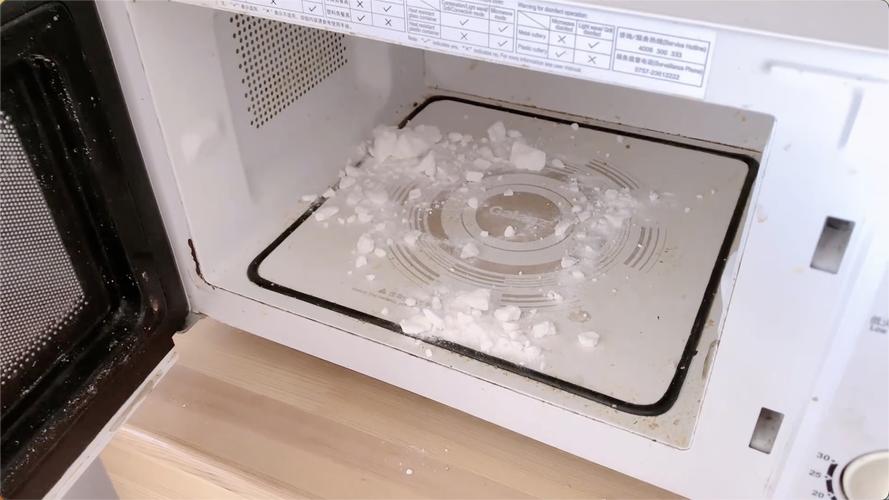 微波炉清洁:一碗水就能搞定?