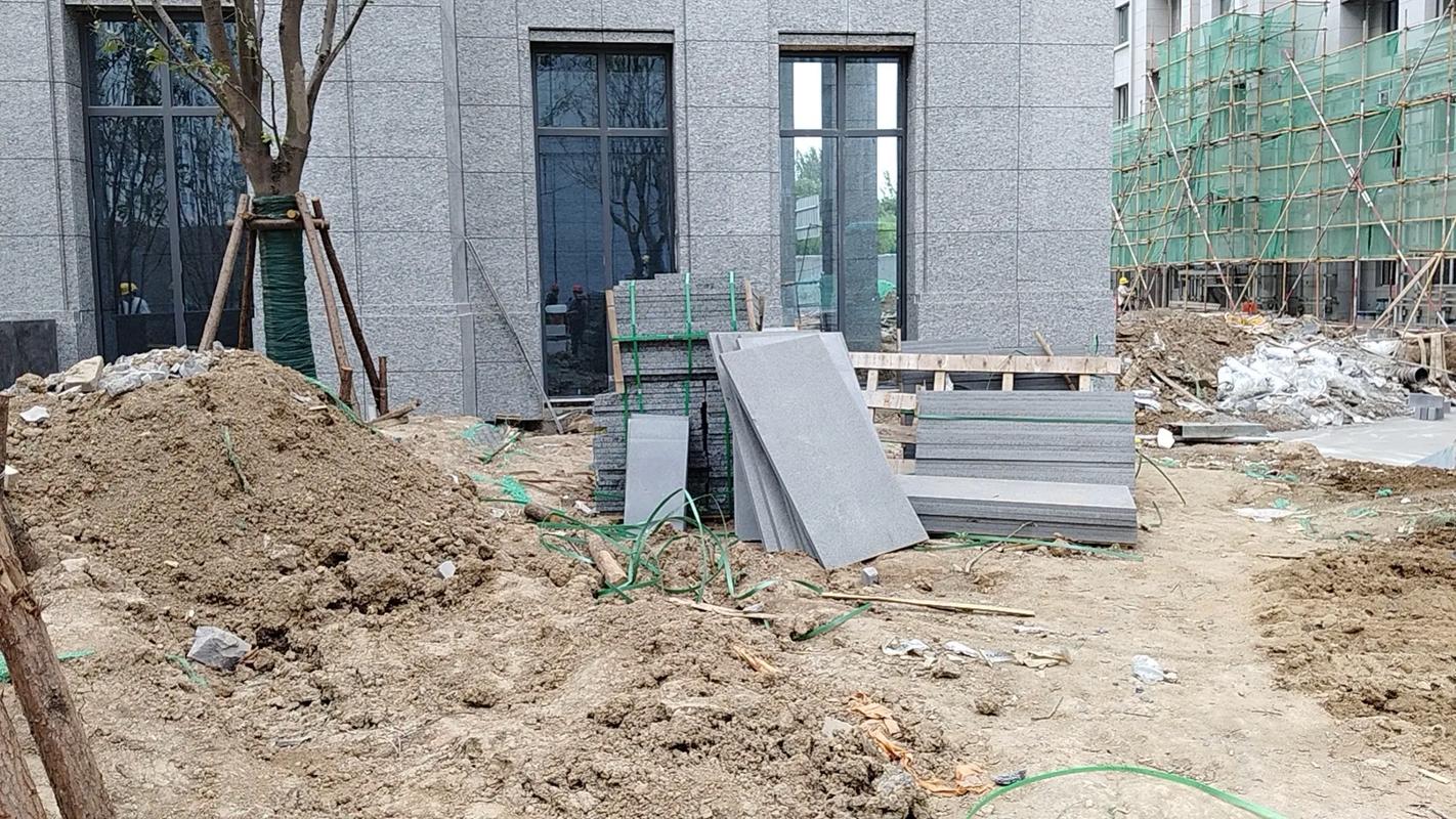 施工工地现场杂乱与整洁对比实拍