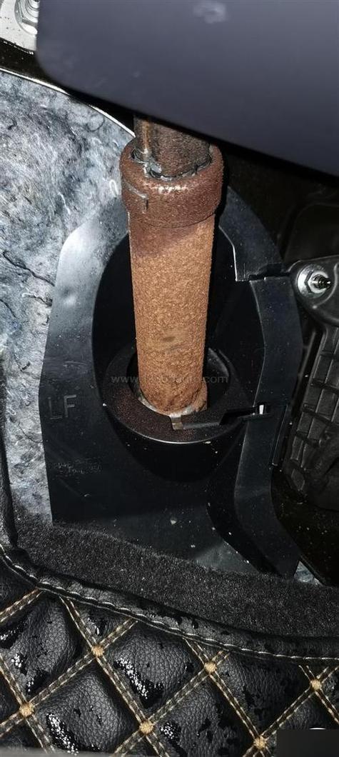 汽车转向管柱十字轴生锈维修实拍