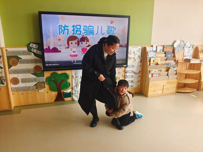 儿童防诱骗角色扮演教学场景