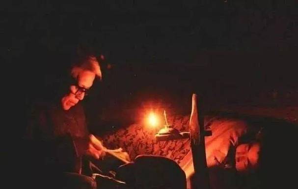 流水线尽头,是妈妈们凌晨三点的那盏灯
