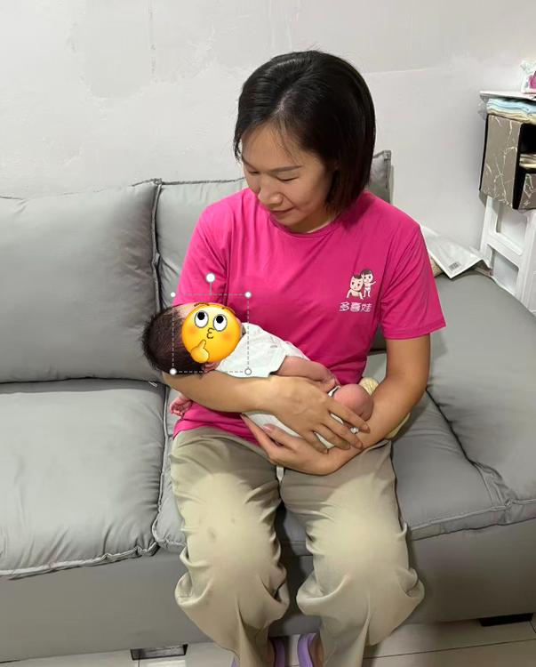 亲子正念呼吸玩偶放在肚子上