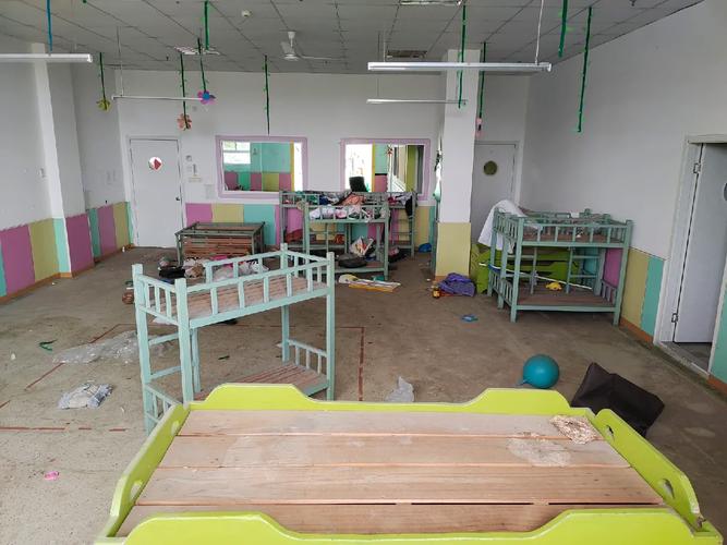 幼儿园教室空空荡荡被搬走设备