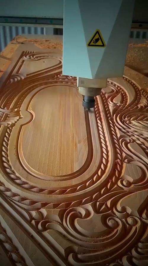 实木家具厂数控雕刻机雕花作业现场