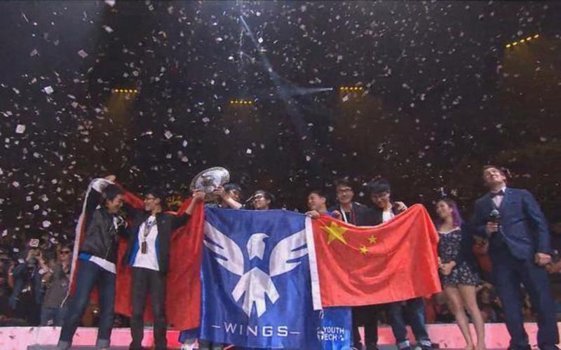 DOTA2 Wings战队TI6夺冠捧杯瞬间