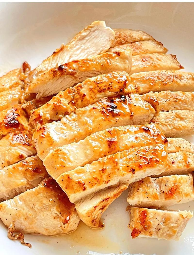 烤箱低温慢烤鸡胸肉切开多汁特写