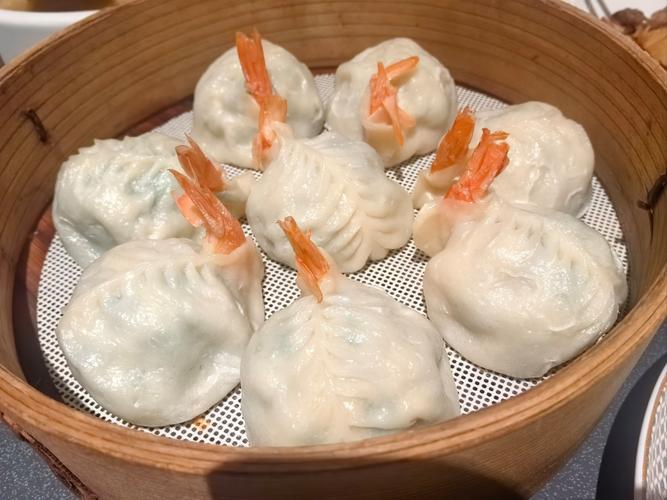 热气腾腾的虾饺蒸笼