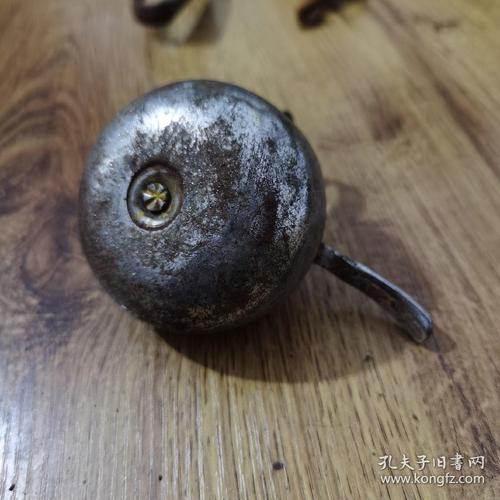 1920年代法国自行车黄铜车铃特写照片