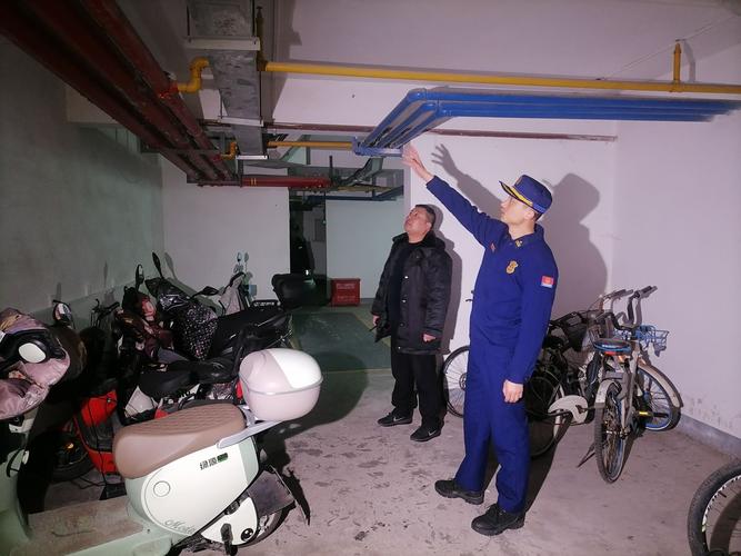 电动自行车入户充电火灾现场清理照片