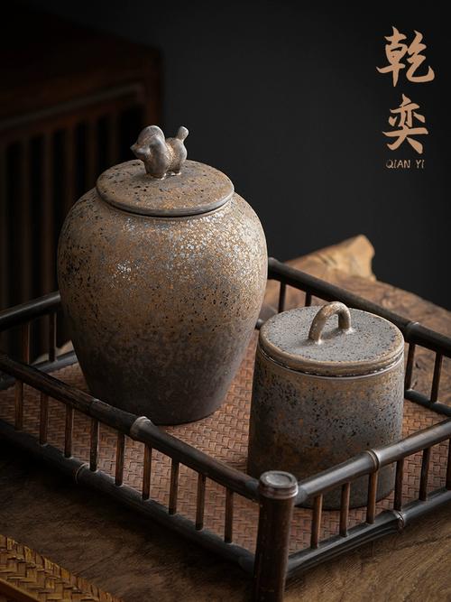 池州罗城村民居堂屋的粗陶茶罐与野茶