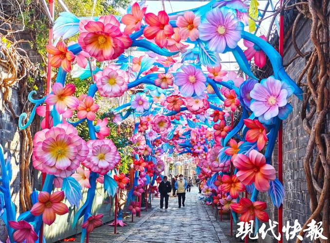 南京老门东中秋市集灯彩盲盒互动现场